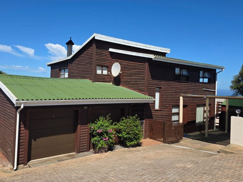 4 BEDROOM WOODEN HOME WITH SEA VIEWS IN HEROLDS BAY - Photo 3
