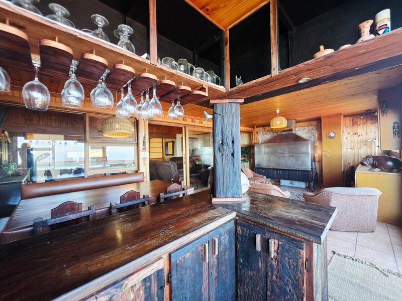 4 BEDROOM WOODEN HOME WITH SEA VIEWS IN HEROLDS BAY - Photo 7