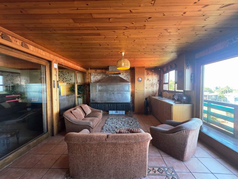 4 BEDROOM WOODEN HOME WITH SEA VIEWS IN HEROLDS BAY - Photo 6