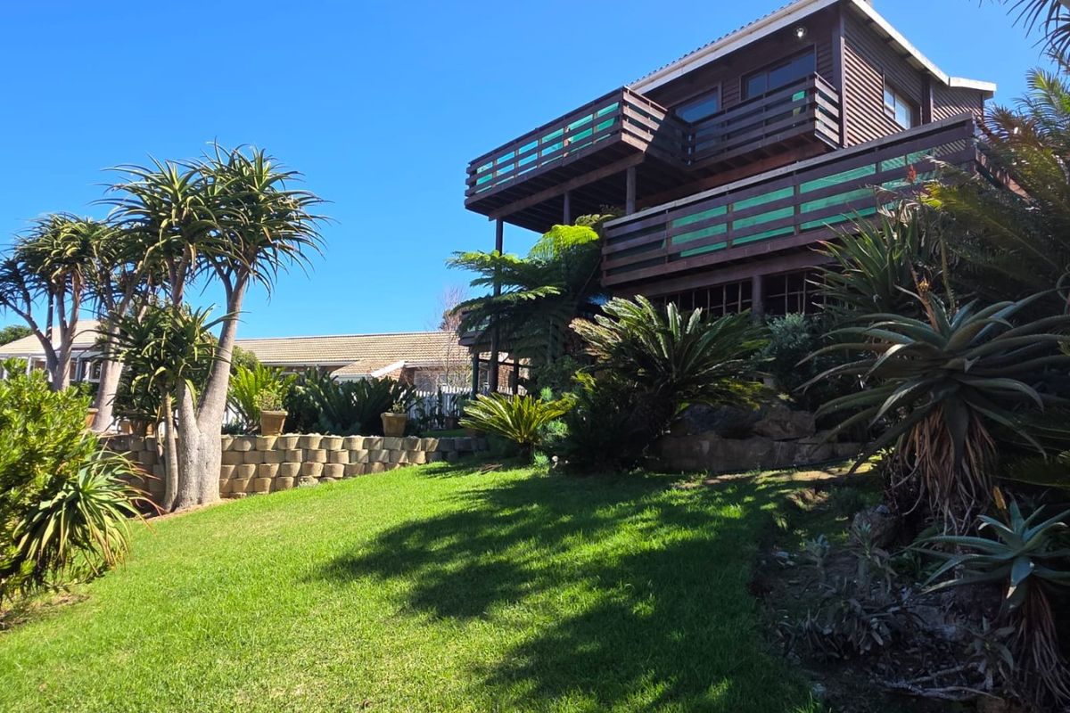 4 BEDROOM WOODEN HOME WITH SEA VIEWS IN HEROLDS BAY - Photo 2