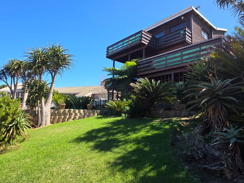 4 BEDROOM WOODEN HOME WITH SEA VIEWS IN HEROLDS BAY - Photo 2