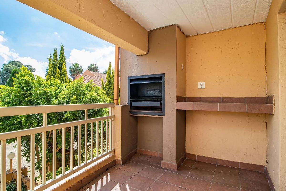 Modern 2 Bedroom Apartment in Bedfordview - Photo 2