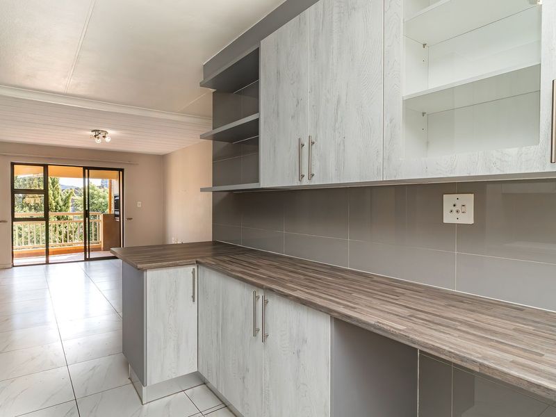 Modern 2 Bedroom Apartment in Bedfordview - Photo 4