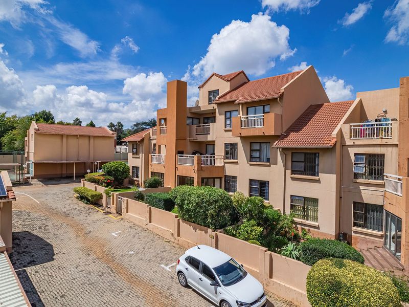 Modern 2 Bedroom Apartment in Bedfordview - Photo 1