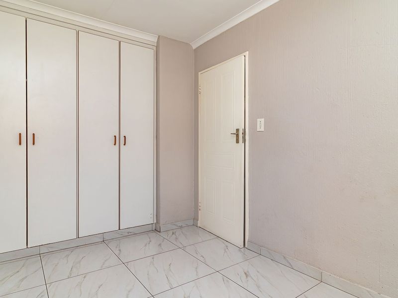 Modern 2 Bedroom Apartment in Bedfordview - Photo 10