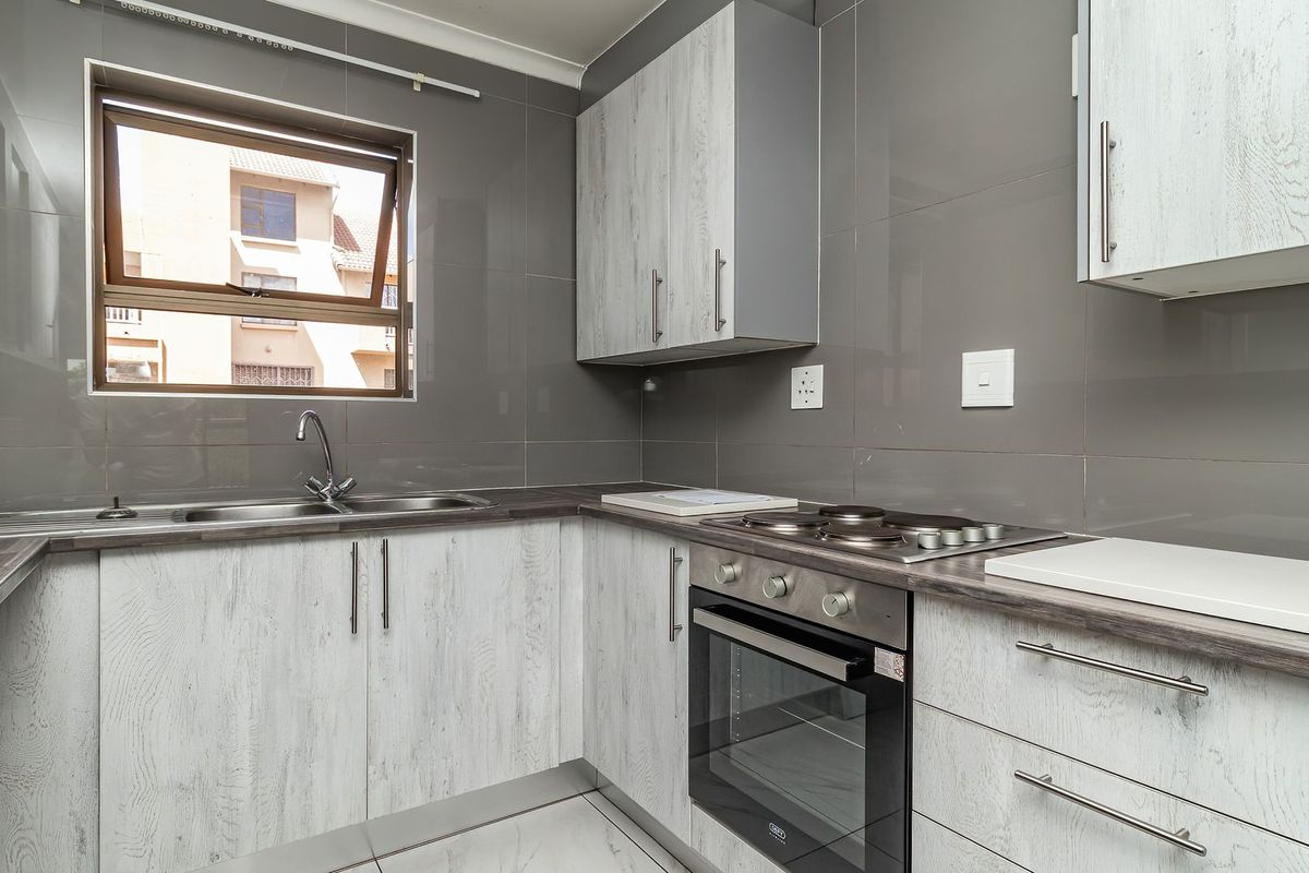 Modern 2 Bedroom Apartment in Bedfordview - Photo 5