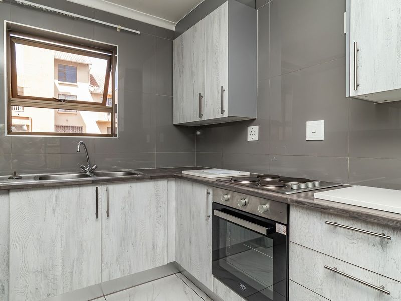 Modern 2 Bedroom Apartment in Bedfordview - Photo 5