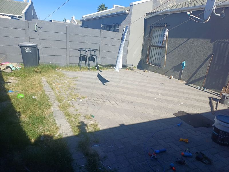 2 BEDROOM HOUSE WITH LARGE YARD IN SUMMER GREENS - Photo 2