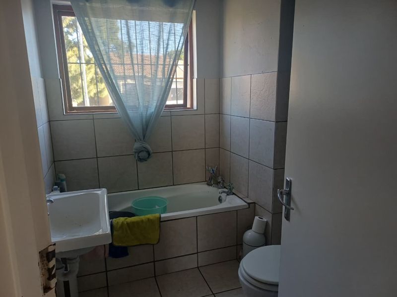 2 BEDROOM HOUSE WITH LARGE YARD IN SUMMER GREENS - Photo 9