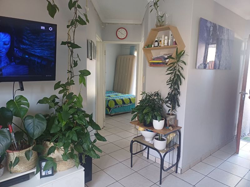 2 BEDROOM HOUSE WITH LARGE YARD IN SUMMER GREENS - Photo 3