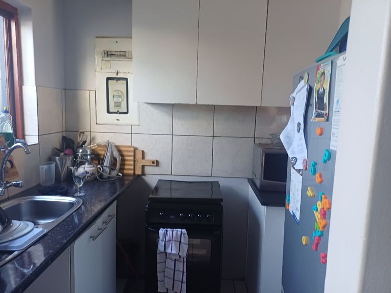 2 BEDROOM HOUSE WITH LARGE YARD IN SUMMER GREENS - Photo 6