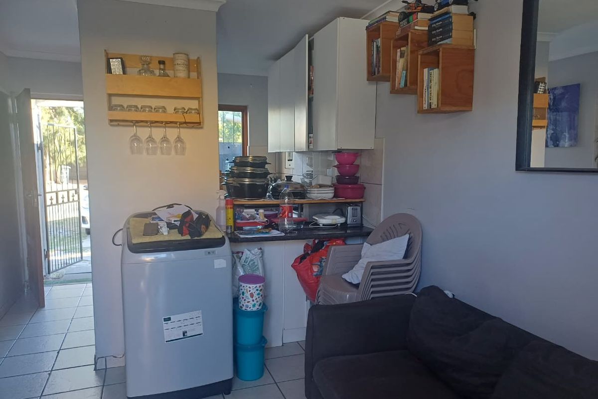 2 BEDROOM HOUSE WITH LARGE YARD IN SUMMER GREENS - Photo 5