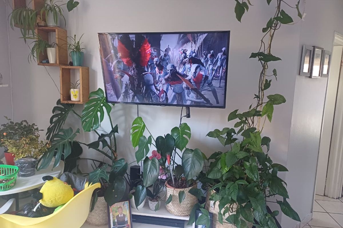 2 BEDROOM HOUSE WITH LARGE YARD IN SUMMER GREENS - Photo 4