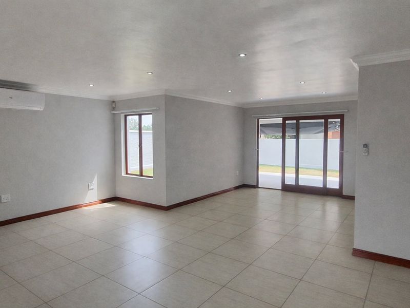 Stunning Newly Renovated Home in Bridgefield Estate – Move-In Ready!  - Photo 5