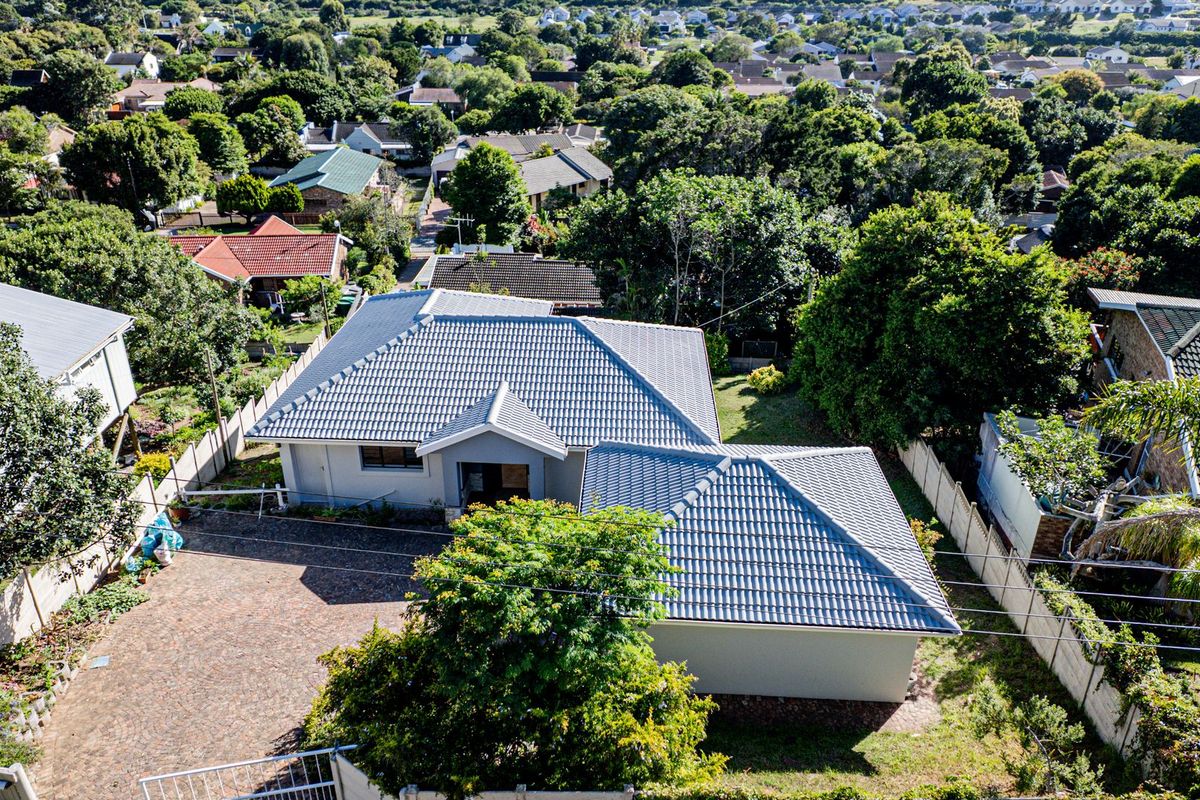 Warm North-Facing Family Home with Lovely Views in Meedingsride, Sedgefield - Photo 2