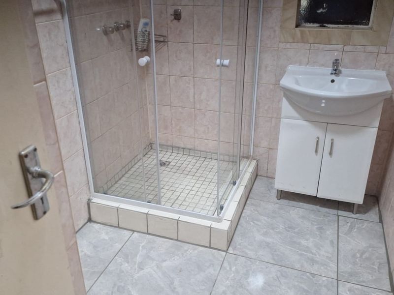 Step into a home where comfort meets smart easy living. - Photo 6