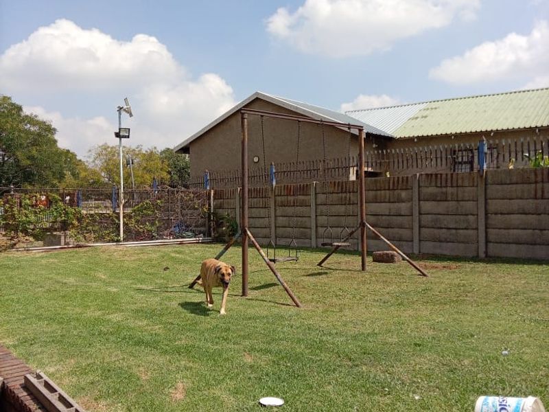 Step into a home where comfort meets smart easy living. - Photo 2