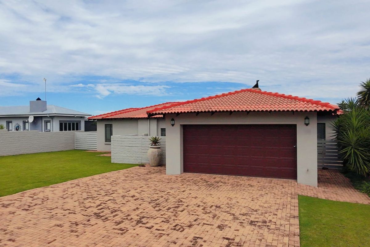 Welcome to your dream home in the sought-after Harbour Town Golf Estate - Photo 2