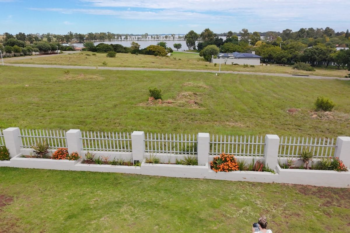 Welcome to your dream home in the sought-after Harbour Town Golf Estate - Photo 3