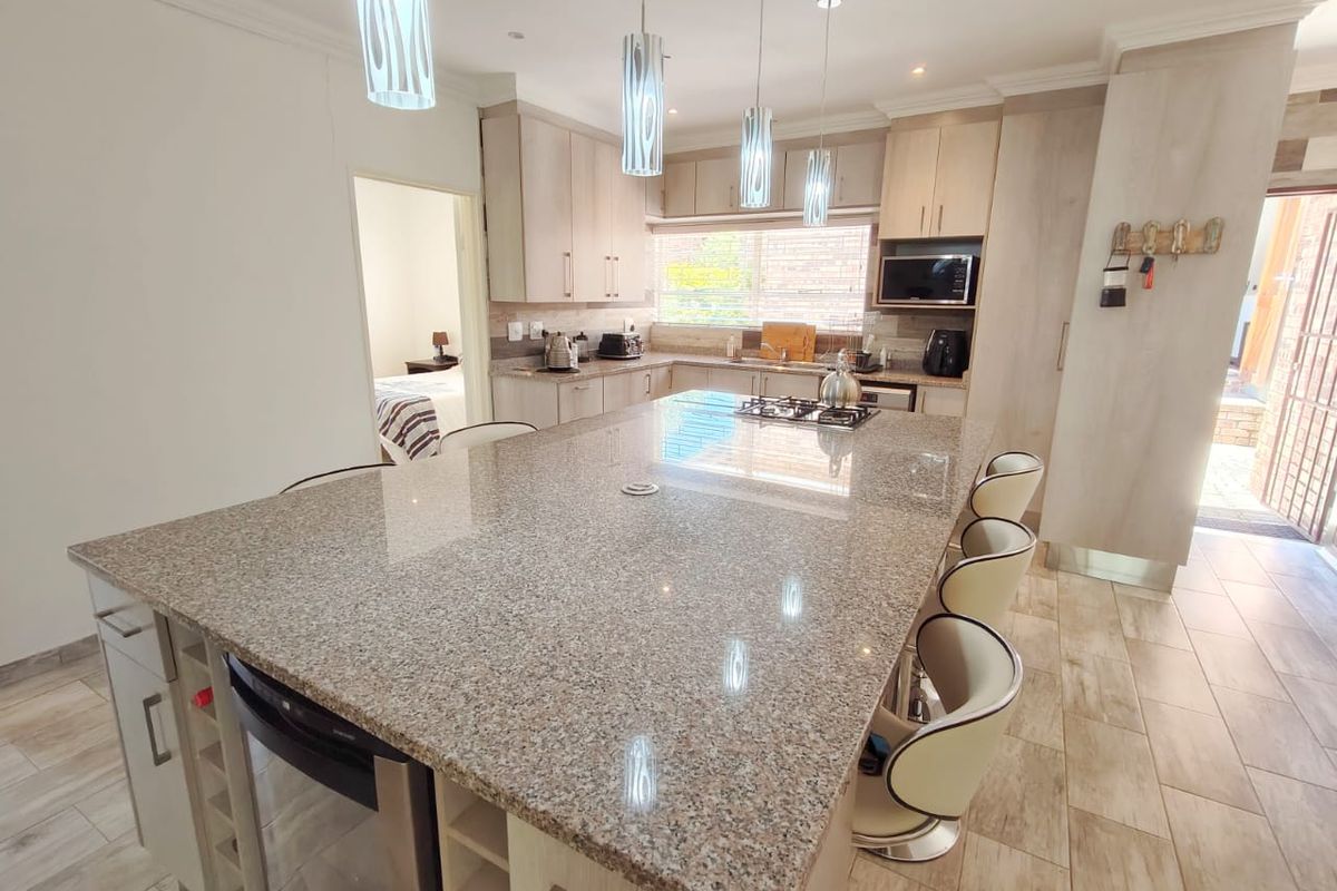 Luxurious Waterfront Living with Unmatched Amenities - Photo 4