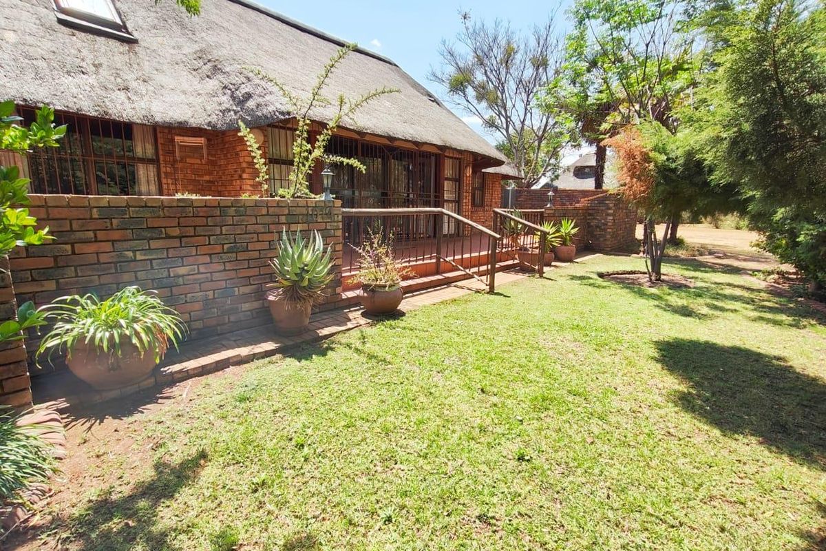 Stunning 5-Bedroom Property in Vaal Marina – With or Without Boat - Photo 5