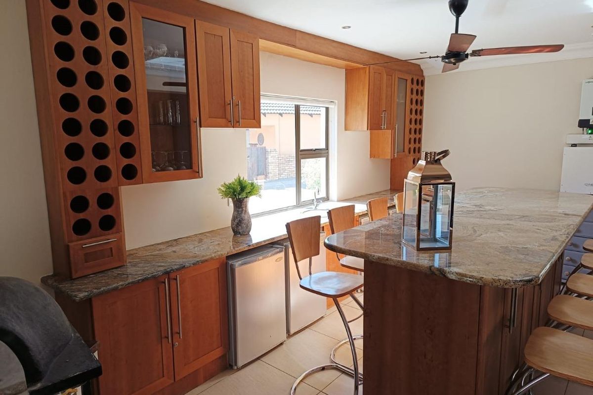 Stunning 5-Bedroom Home in Misty Bay – Ultimate Luxury Living - Photo 4