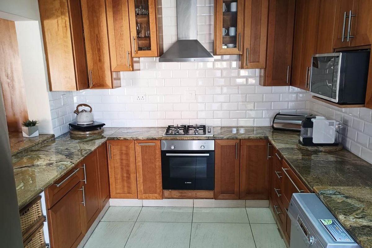 Stunning 5-Bedroom Home in Misty Bay – Ultimate Luxury Living - Photo 5