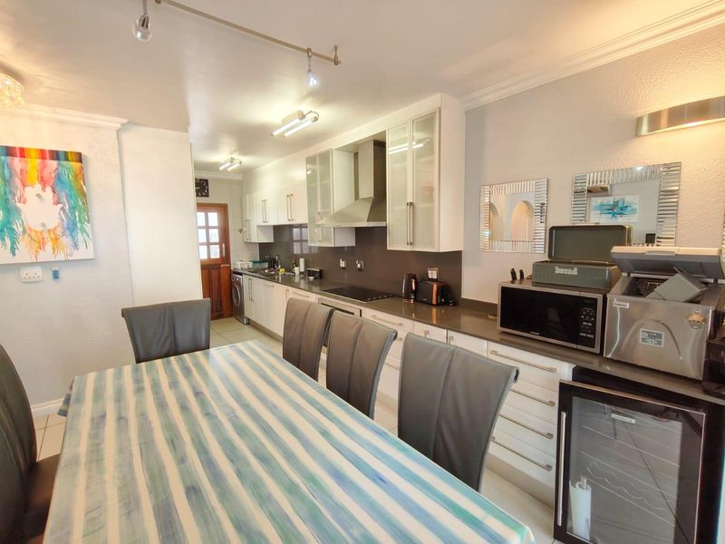 Modern 3-Bedroom Home with Premium Features - Photo 6