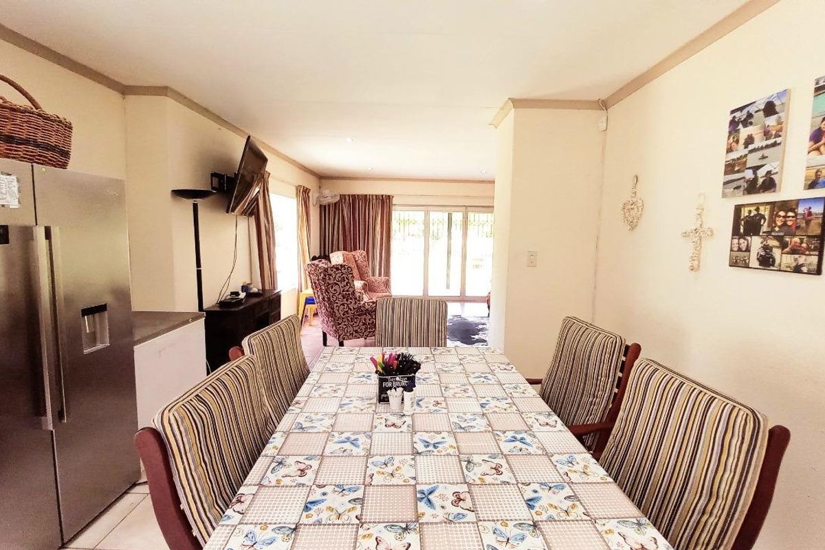 Spacious 3-Bedroom Home in Secure Complex by the Vaal Dam - Photo 4