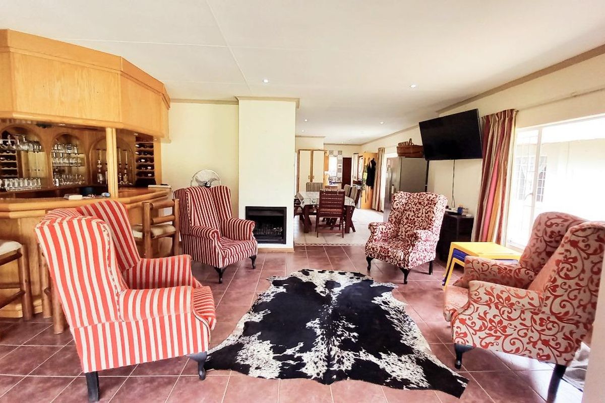 Spacious 3-Bedroom Home in Secure Complex by the Vaal Dam - Photo 5