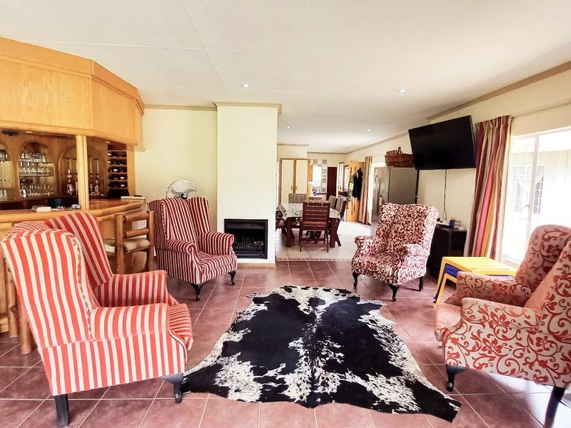 Spacious 3-Bedroom Home in Secure Complex by the Vaal Dam - Photo 5