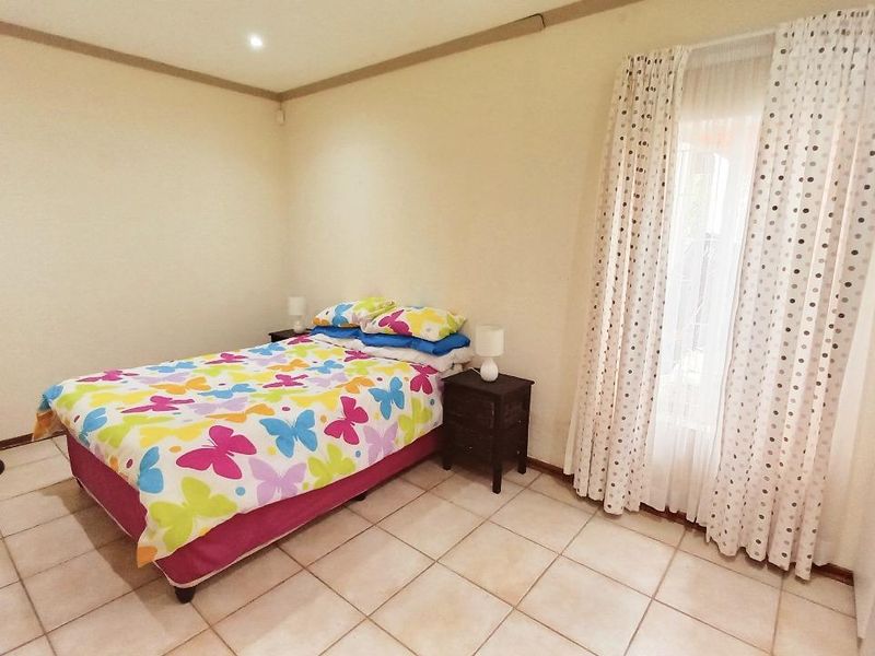 Spacious 3-Bedroom Home in Secure Complex by the Vaal Dam - Photo 10