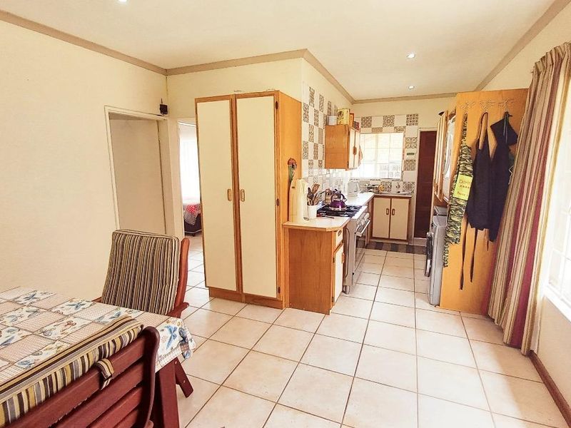 Spacious 3-Bedroom Home in Secure Complex by the Vaal Dam - Photo 7