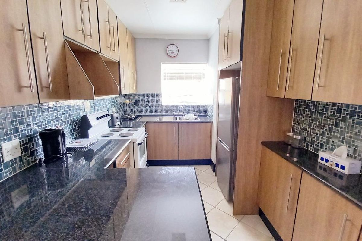 Invest in Quality Living – Furnished Unit with Vaal Dam Views - Photo 4