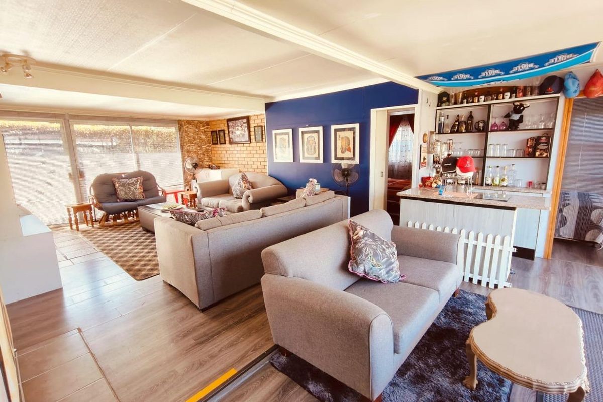 Stunning 2-Bedroom Waterfront Home in Family-Oriented Complex - Photo 5