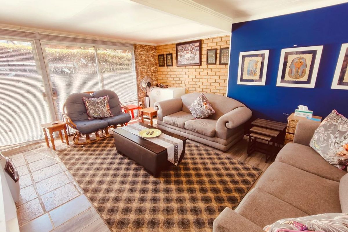 Stunning 2-Bedroom Waterfront Home in Family-Oriented Complex - Photo 3