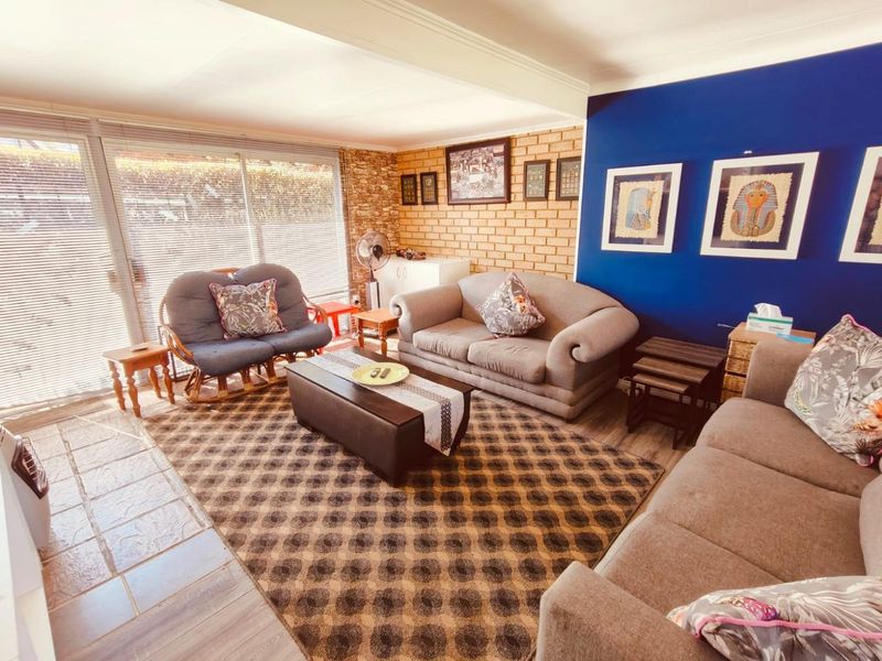 Stunning 2-Bedroom Waterfront Home in Family-Oriented Complex - Photo 3