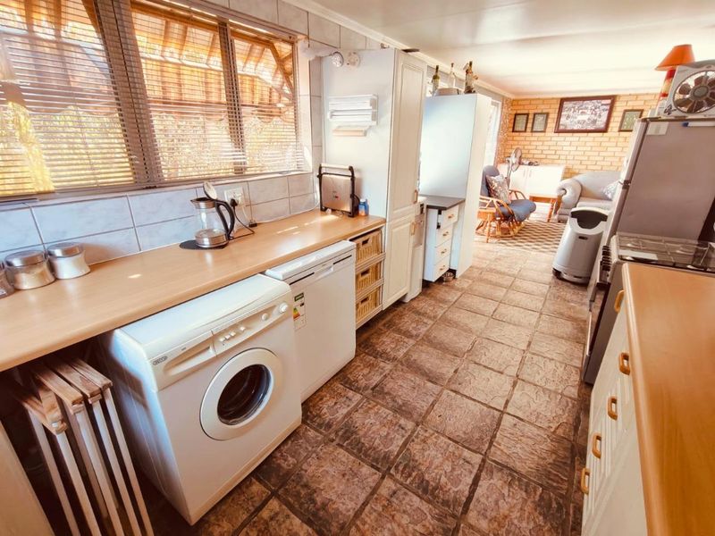 Stunning 2-Bedroom Waterfront Home in Family-Oriented Complex - Photo 8