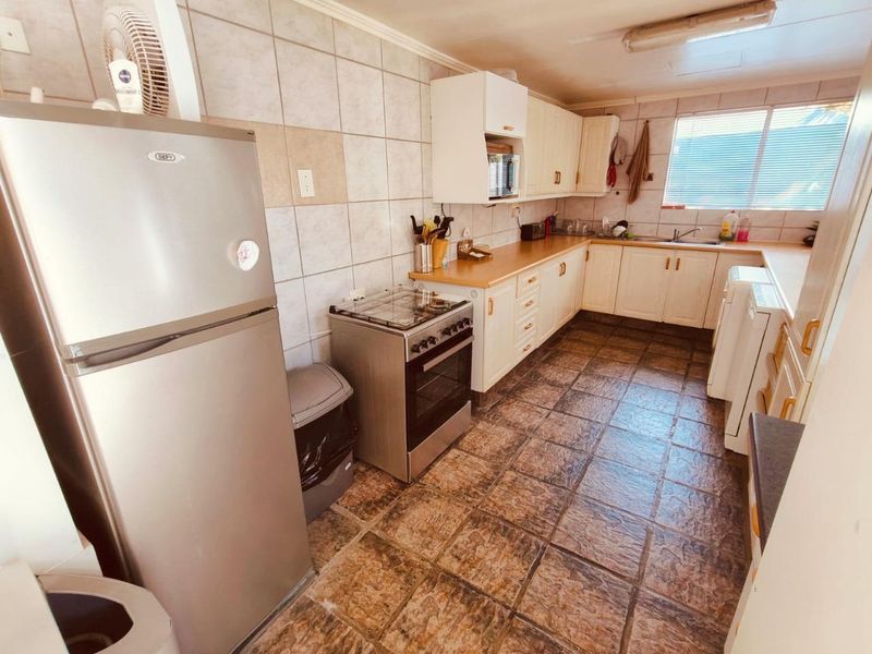 Stunning 2-Bedroom Waterfront Home in Family-Oriented Complex - Photo 7