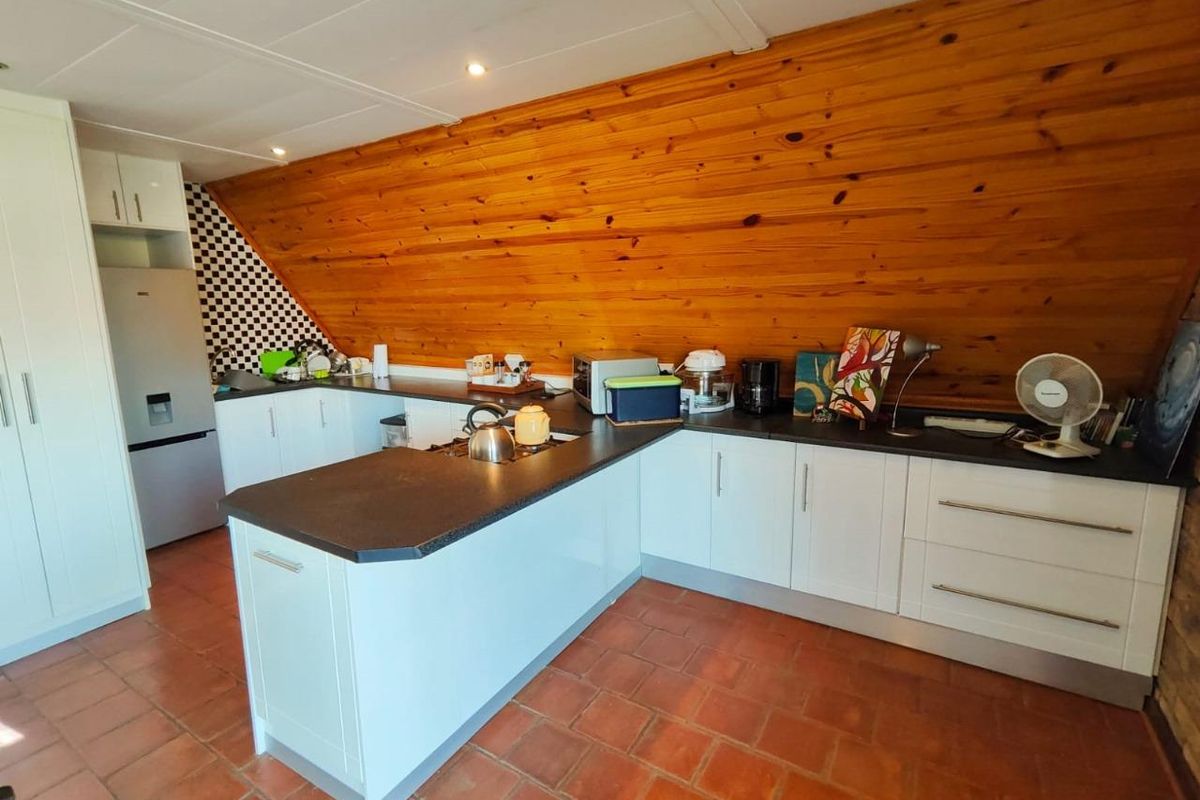 Charming Holiday Home in Secure Vaal Dam Complex - Photo 5