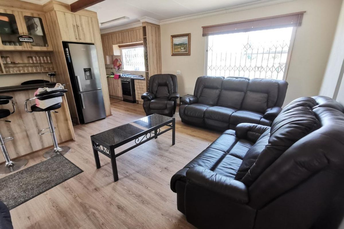 Spacious Family Home with Modern Features - Photo 4