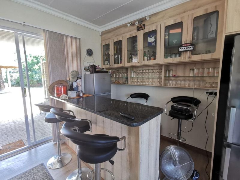 Spacious Family Home with Modern Features - Photo 1