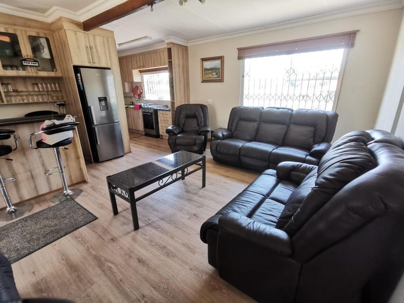 Spacious Family Home with Modern Features - Photo 4