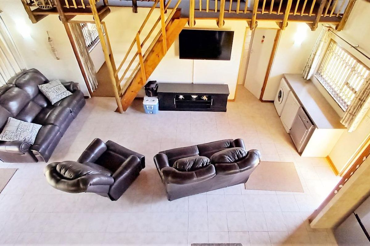 Stunning Fully Furnished 4-Bedroom Thatched Home  - Photo 5