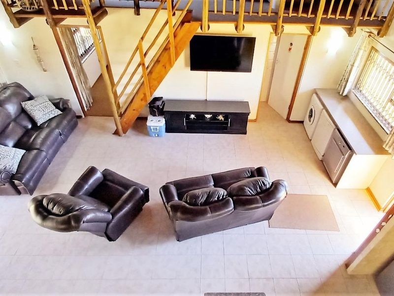 Stunning Fully Furnished 4-Bedroom Thatched Home  - Photo 5