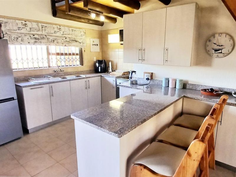 Stunning Fully Furnished 4-Bedroom Thatched Home  - Photo 2