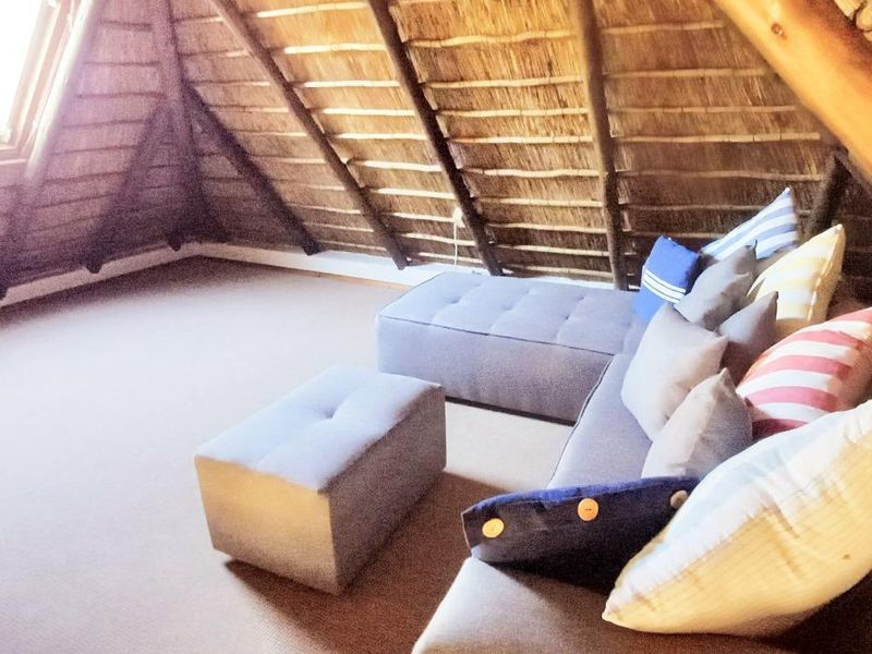 Stunning Fully Furnished 4-Bedroom Thatched Home  - Photo 10