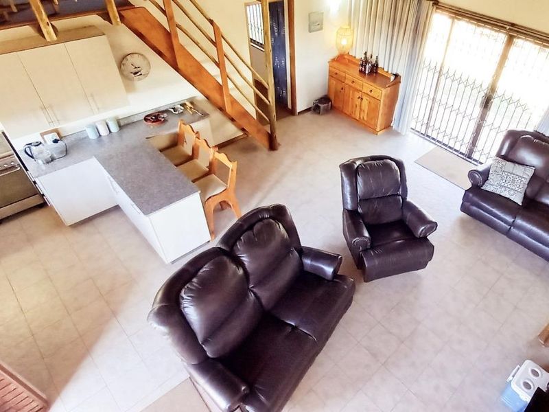 Stunning Fully Furnished 4-Bedroom Thatched Home  - Photo 9