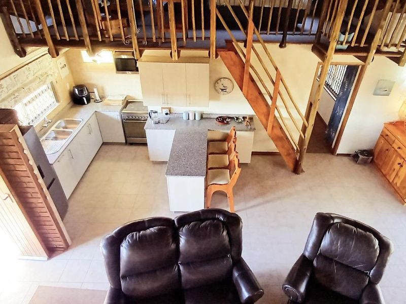 Stunning Fully Furnished 4-Bedroom Thatched Home  - Photo 6