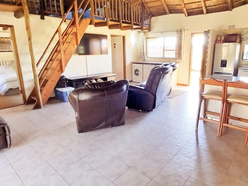 Stunning Fully Furnished 4-Bedroom Thatched Home  - Photo 8